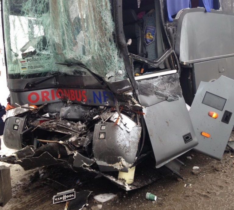 В Винницкой области столкнулись авто, автобус и 4 фуры