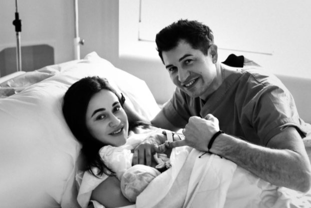 Андрей Джеджула показал фото новорожденной дочки