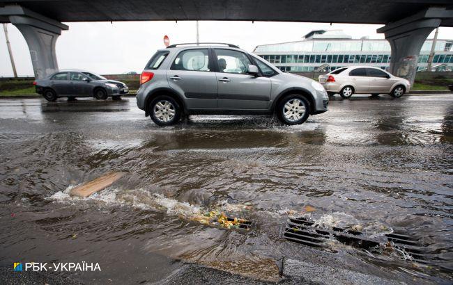 В Киеве крупная коммунальная авария: затоплены 2 улицы