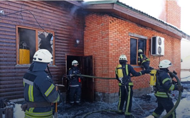 В Киеве возле Днепра произошел масштабный пожар в кафе