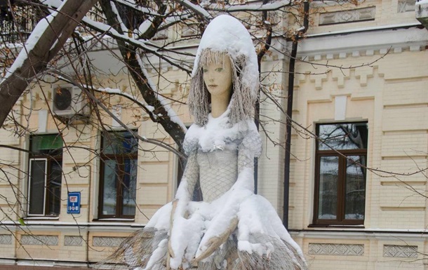 В центре Киева уничтожили уличную скульптуру