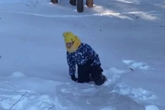 Оля Полякова показала, как развлекается с дочерью на снегу