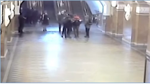 Появилось видео драки самбистов и сотрудников СБУ в метро