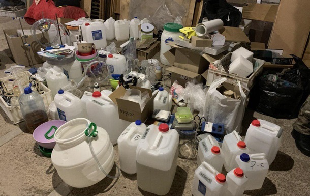 Силовики разоблачили группировку сбытчиков наркотиков