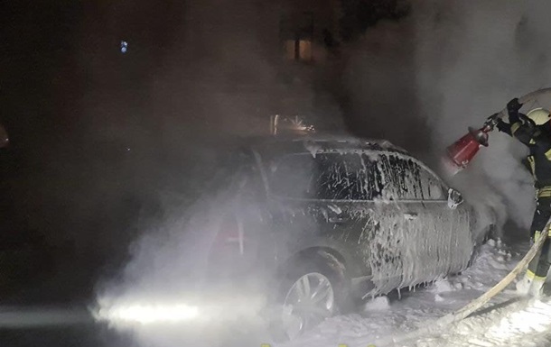 В Киеве сожгли иномарку журналиста