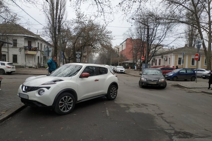 В Николаеве столкнулись Nissan и Kia
