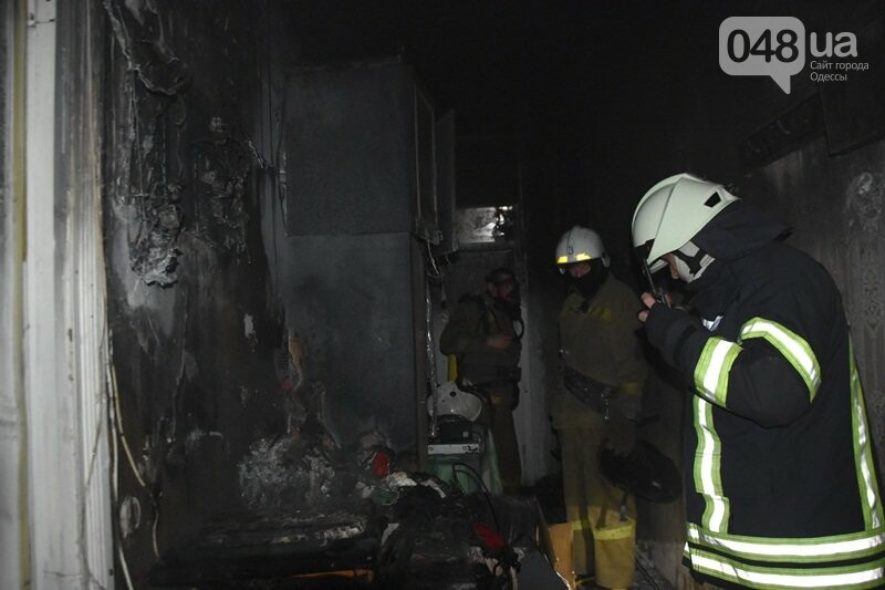 В Одессе горела коммунальная квартира: спасена девушка