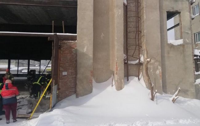 Во Львове под завалами здания нашли труп