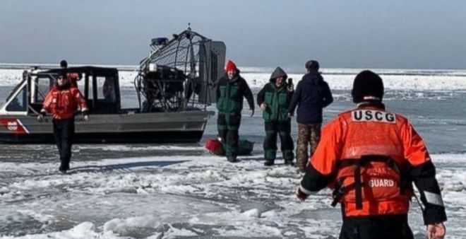 Во время сильного ветра на озере Мичиган на льдине унесло более 60 рыбаков