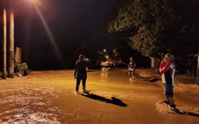 Мощный паводок затопил тысячи домов на Филиппинах