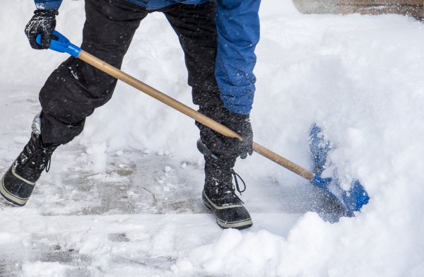 Кто отвечает за уборку снега во дворах: ответ юриста
