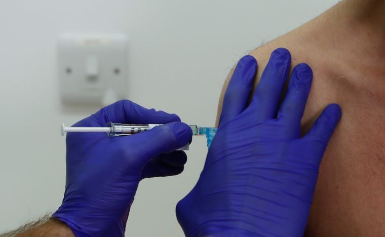 Вакцинация украинцев в феврале не состоится – эксперт