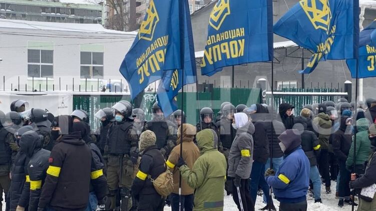 В центре Киева «Нацкорпус» пытается блокировать «Патриотов за жизнь»