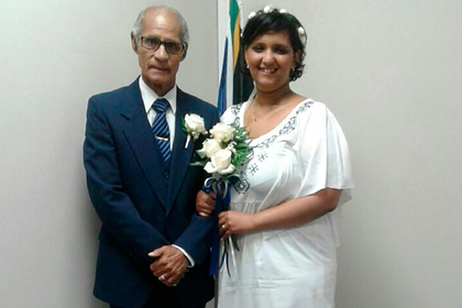 Влюбилась без памяти: студентка вышла замуж за 80-летнего мужчину
