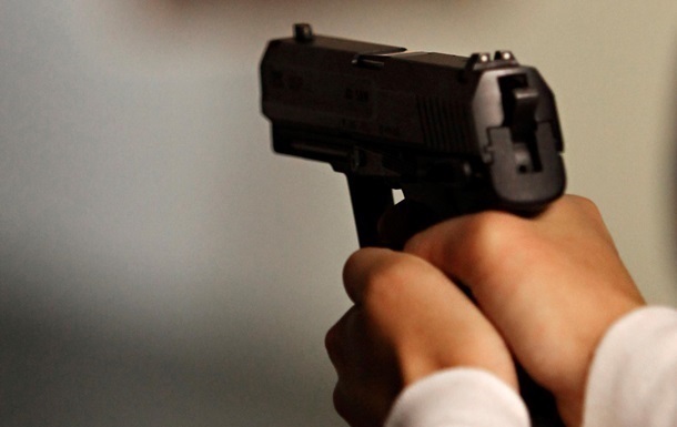 В Херсоне выстрелом из пистолета ранили парня
