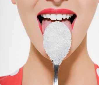 Полностью исключать сахар из рациона опасно для здоровья – диетолог