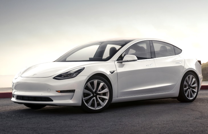 Автопилот Tesla научили &#171;агрессивному&#187; поведению на дороге