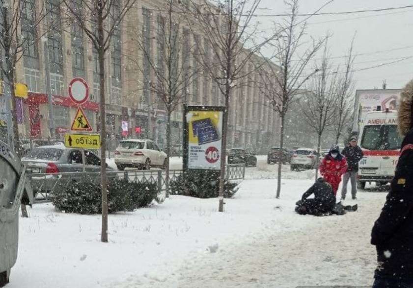 В Харькове на улице умер мужчина