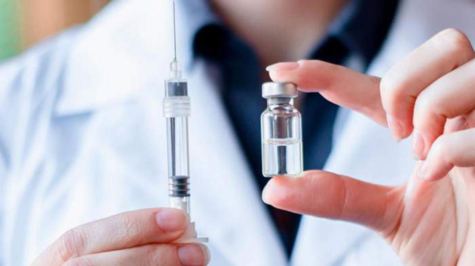 В AstraZeneca не выявили связи между образованием тромбов и применением вакцины 