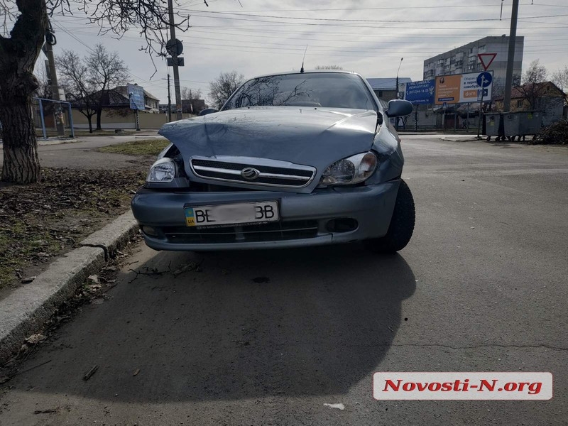 В Николаеве на перекрестке столкнулись Hyundai и Daewoo