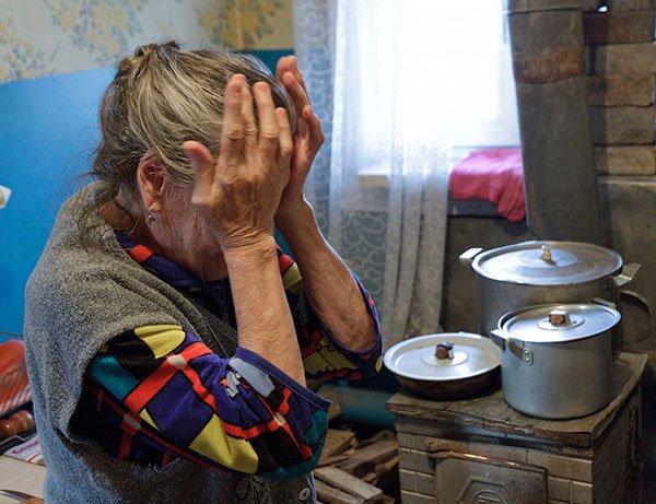 Мошенницы выманили у пожилой женщины в Запорожье 123 тысячи гривен