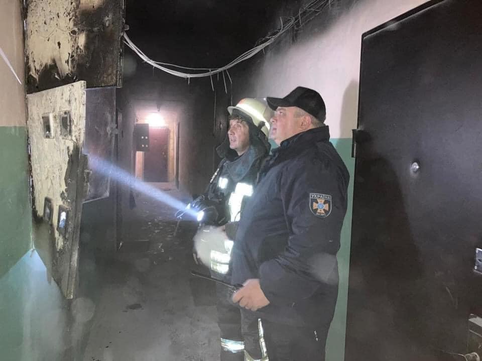 На Новой Дарнице в Киеве произошел пожар в многоэтажке