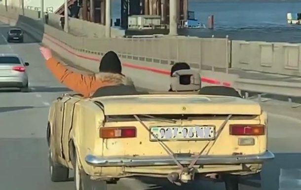 «Кабриолет» на дороге: Киева заметили необычный ВАЗ
