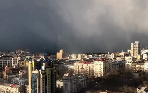 Снежная буря в Киеве попала на видео