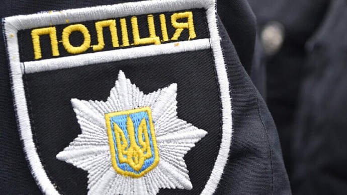 В Киеве полицейский атаковал прохожего