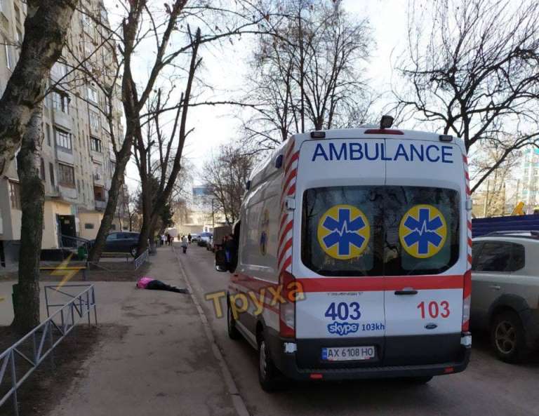 В Харькове под домом обнаружили труп мужчины