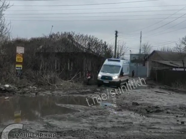  В Харькове в грязи застряла «скорая»