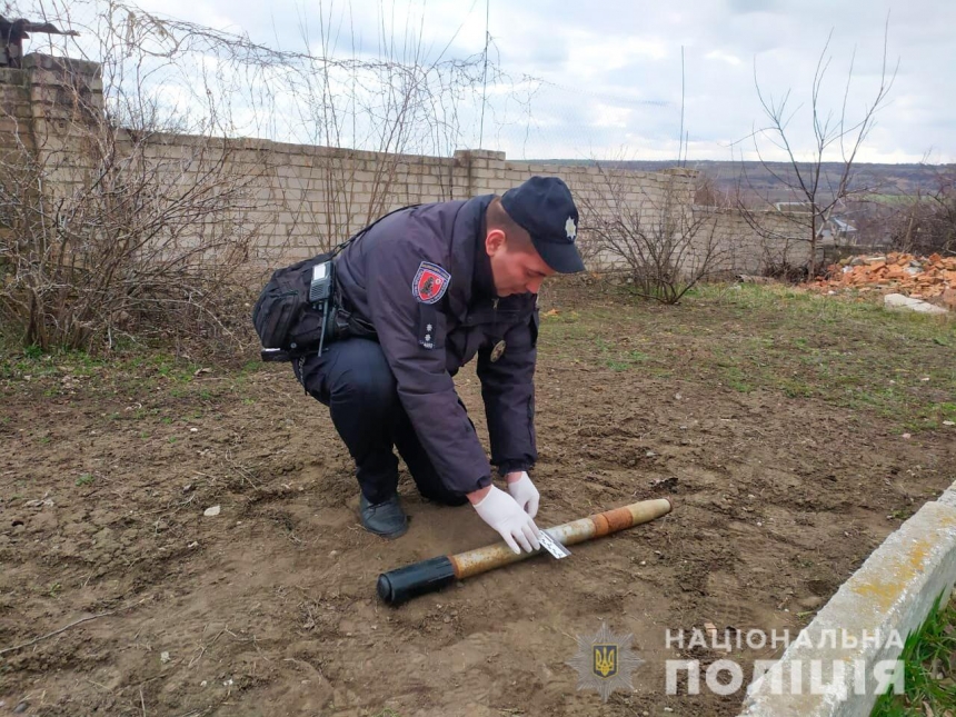 На территории школы под Николаевом нашли авиационную ракету