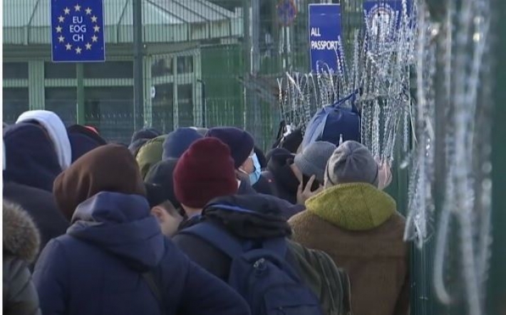 На границе с Польшей увидели многотысячный «затор» из украинцев