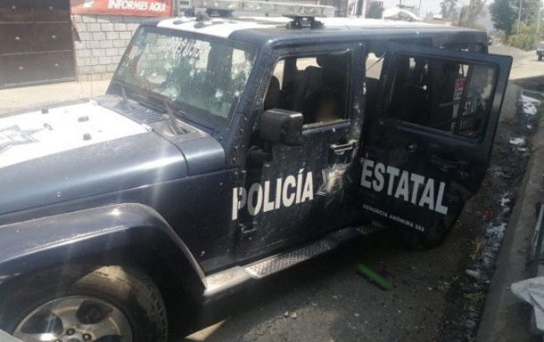 Боевики атаковали полицейский конвой в Мексике: 13 погибших