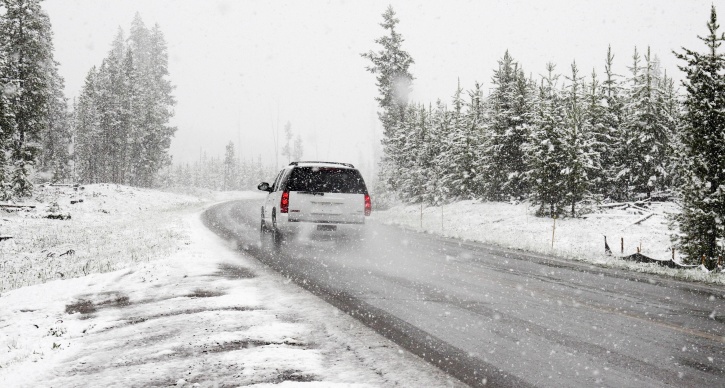 В 11 областях Украины дороги покрылись снегом