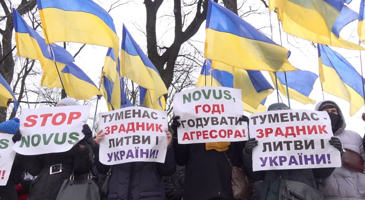 Митингующие под Радой призвали президента Литвы ввести санкции против владельцев Novus и самой сети