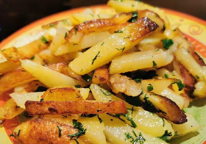 Рецепт дня: вкусная жареная картошечка