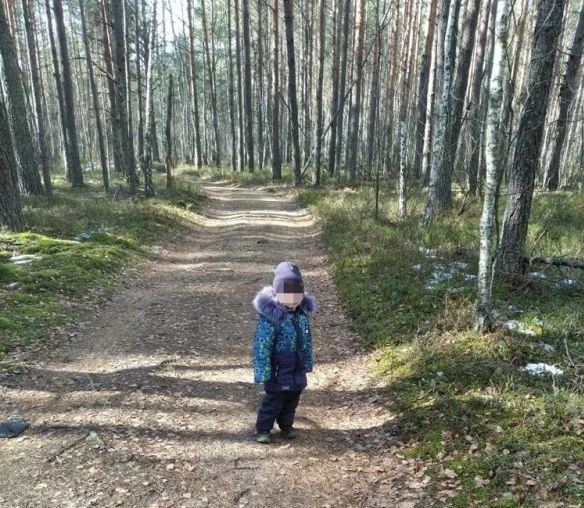 В Житомирской области 2-летнего ребенка нашли в лесу