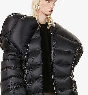 В Сети высмеяли «концептуальную» куртку известного бренда