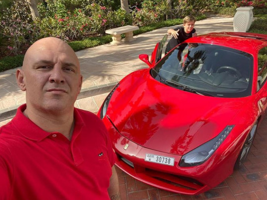 Потап прокатил сына в Ferrari: мальчик не в восторге от поездки  