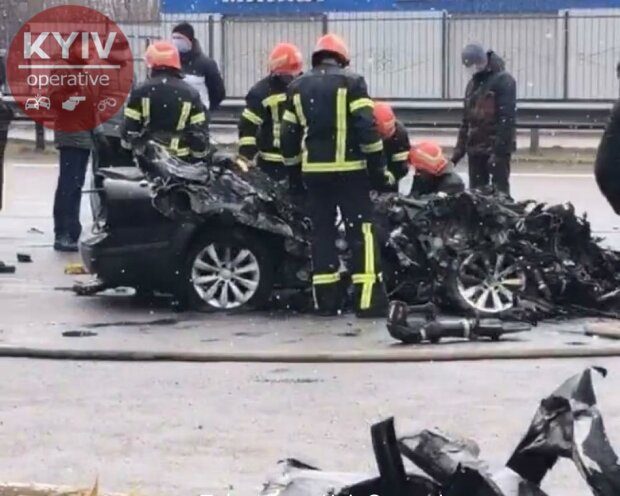 В Черкасской области авто влетело в фуру и загорелось