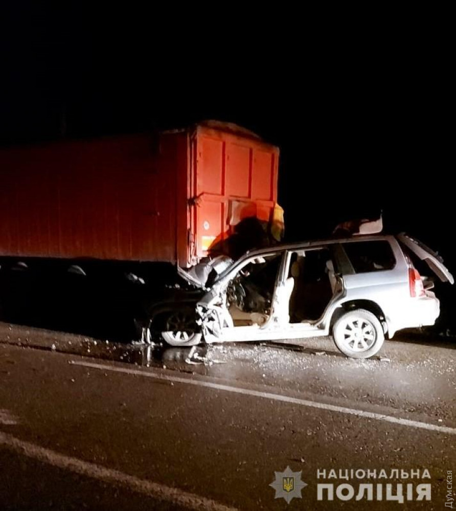 Под Одессой в серьезном ДТП с фурой погиб полицейский