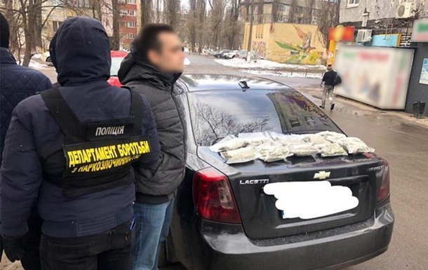 Киевлянин сбывал марихуану студентам столичного общежития