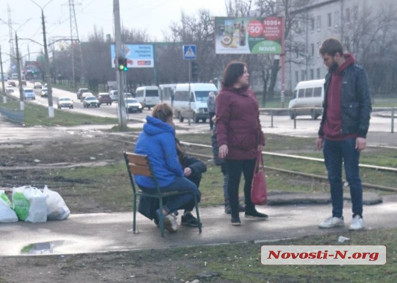 В Николаеве автомобиль вылетел на тротуар и сбил школьницу