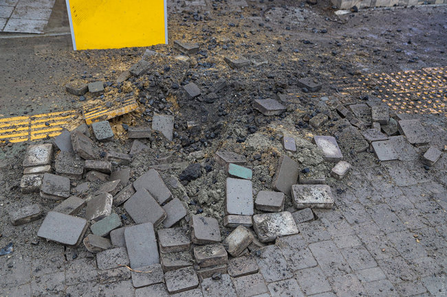 В Одессе взрывом разворотило тротуар: подробности