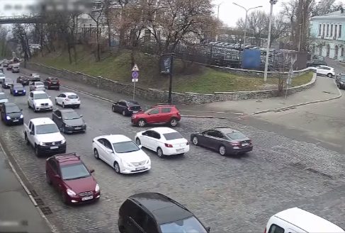 В центре Киева женщина-водитель устроила ДТП