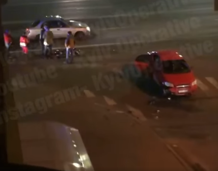 Возле Шулявки в Киеве не разминулись курьер Glovo и водитель Chevrolet