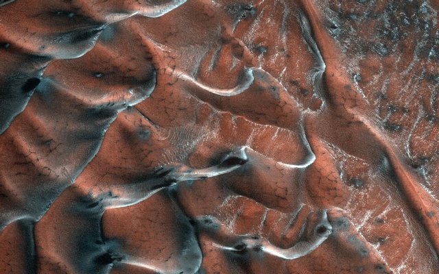 На Марсе нашли замерзшие дюны