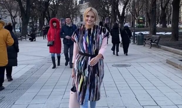 Ирина Федишин гуляла по весеннему Львову в одних джинсах