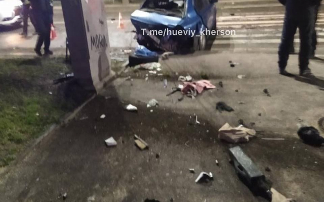 В Херсоне произошло смертельное ДТП: авто разбросало по дороге